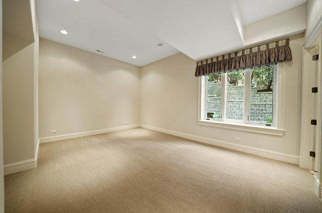 9600 Pacific Court Burr Ridge, IL 60527 - Photo 23 of 58 a view of an empty room with a window
