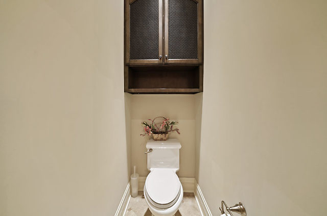 9600 Pacific Court Burr Ridge, IL 60527 - Photo 30 of 58 a bathroom with a toilet
