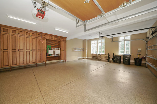 9600 Pacific Court Burr Ridge, IL 60527 - Photo 55 of 58 a view of an empty room with a window