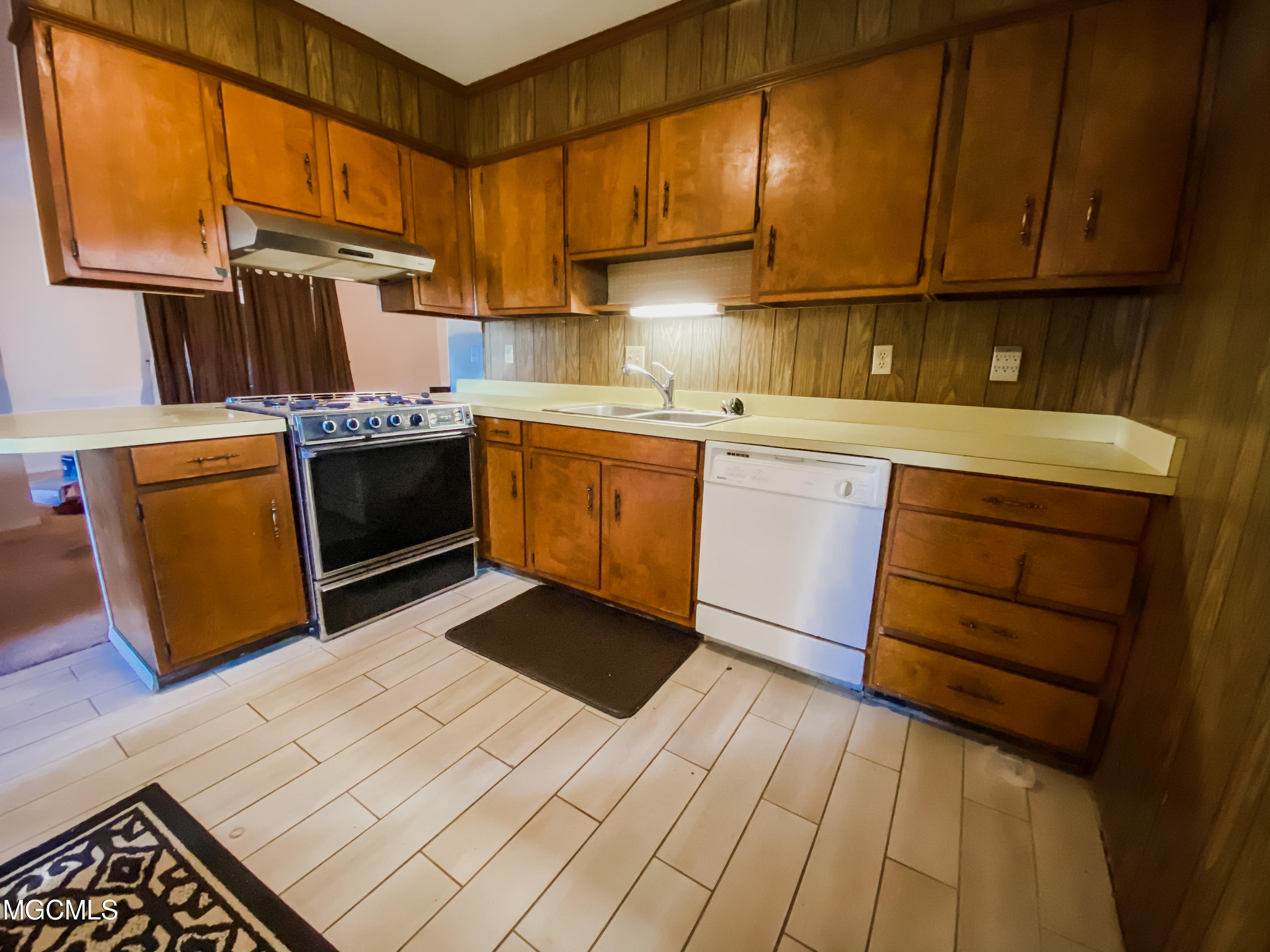 3226 Nottingham Road Ocean Springs, MS 39564 - Photo 5 of 14 IMG_6154 2