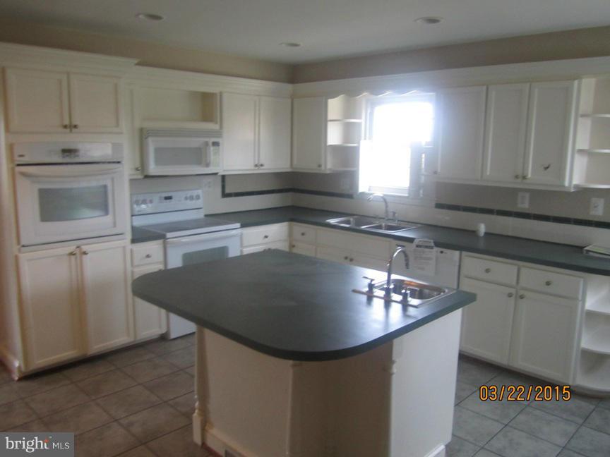 25809 Ridge Road Damascus, MD 20872 - Photo 8 of 16 Kitchen