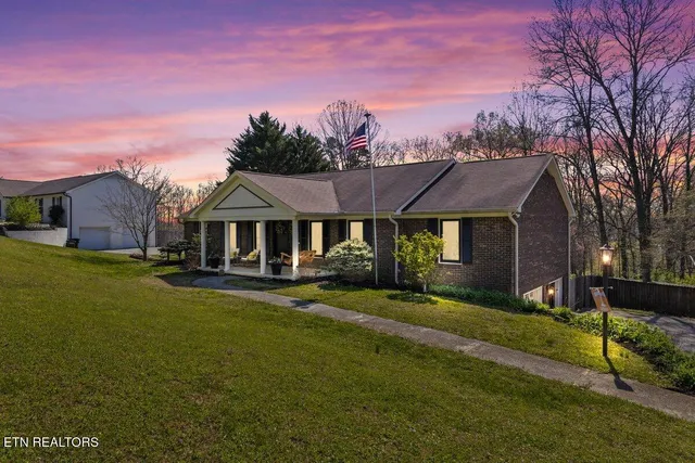 $599,999 | 10815 Farragut Hills Boulevard, Knoxville, TN 37934