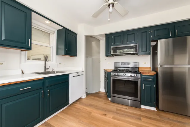 $419,500 | 907 Wilkinson Parkway, Park Ridge, IL 60068