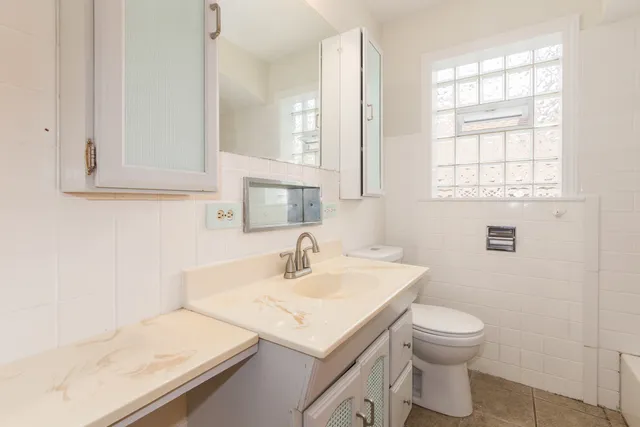 $419,500 | 907 Wilkinson Parkway, Park Ridge, IL 60068