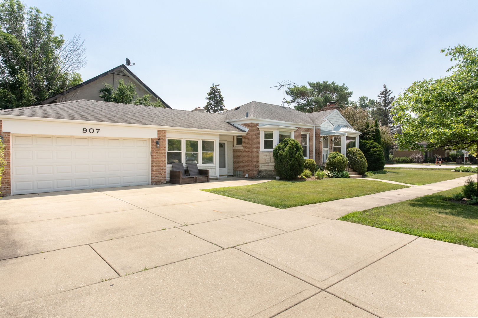 907 Wilkinson Parkway Park Ridge, IL 60068 - Photo 2 of 21 Gallery Image 2