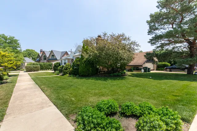 $419,500 | 907 Wilkinson Parkway, Park Ridge, IL 60068