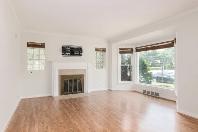 $419,500 | 907 Wilkinson Parkway, Park Ridge, IL 60068