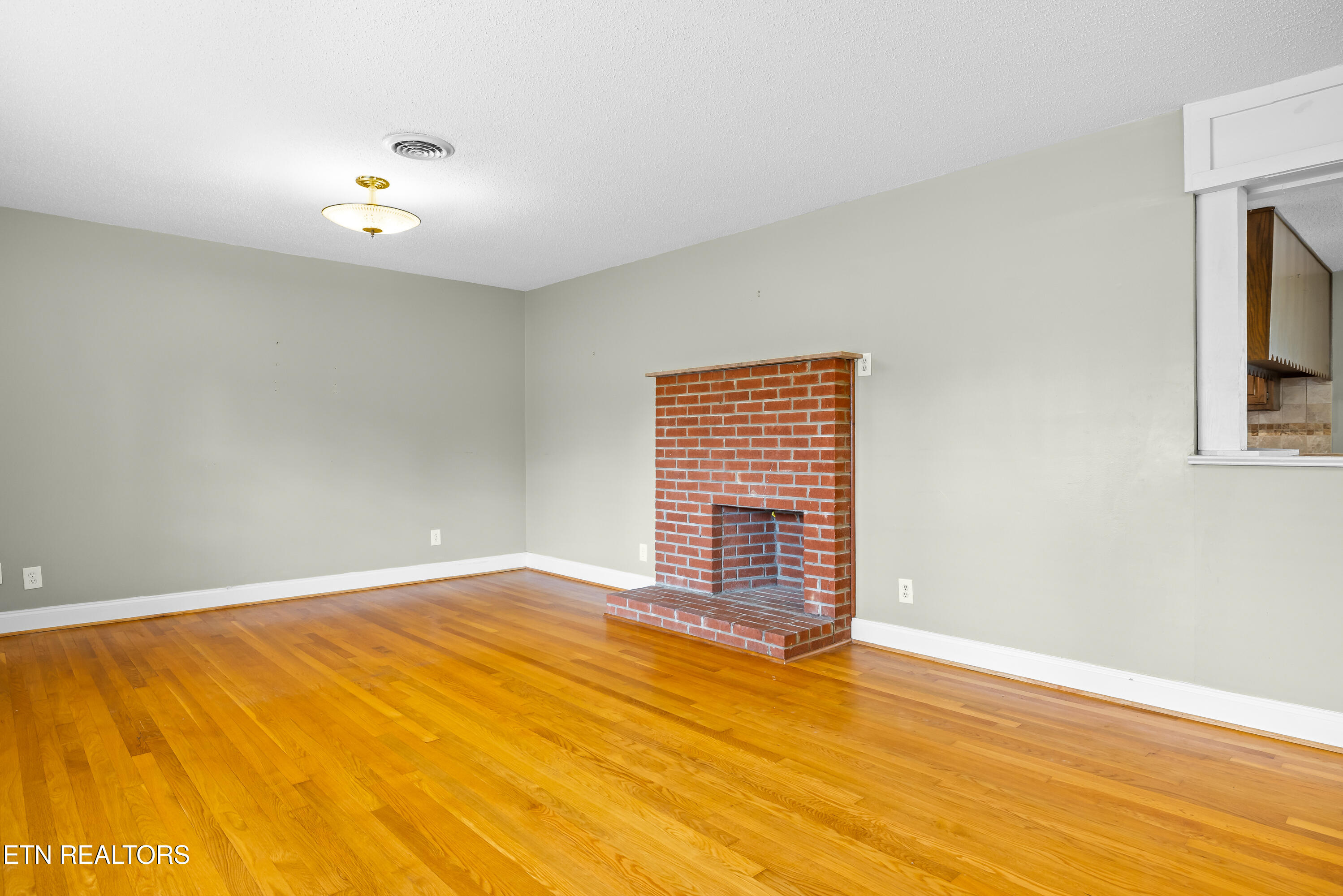 911 Tipton Station Road Knoxville, TN 37920 - Photo 12 of 55 911TiptonStationRd-65