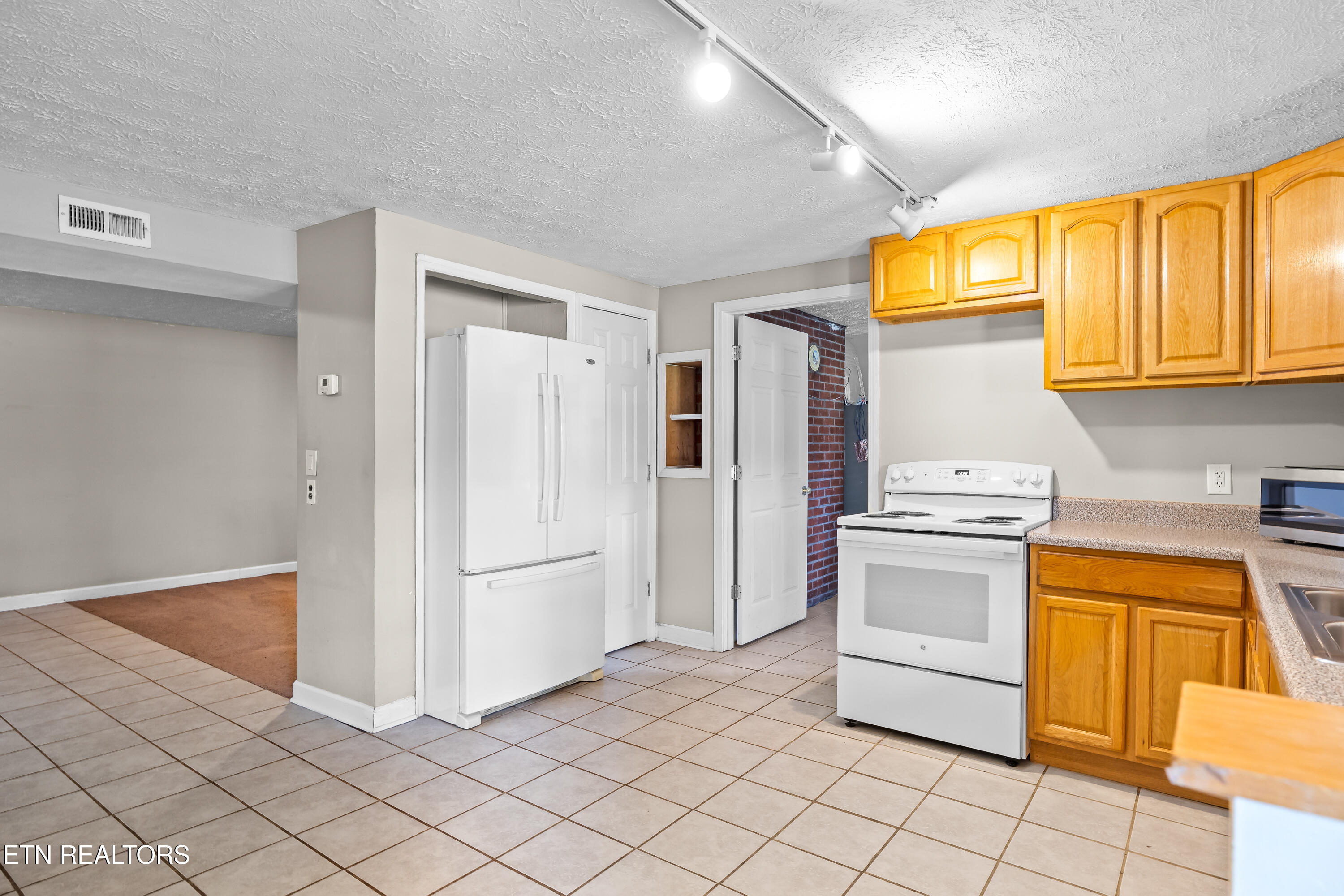 911 Tipton Station Road Knoxville, TN 37920 - Photo 28 of 55 911TiptonStationRd-52