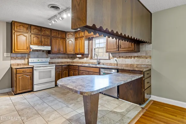 $698,900 | 911 Tipton Station Road, Knoxville, TN 37920