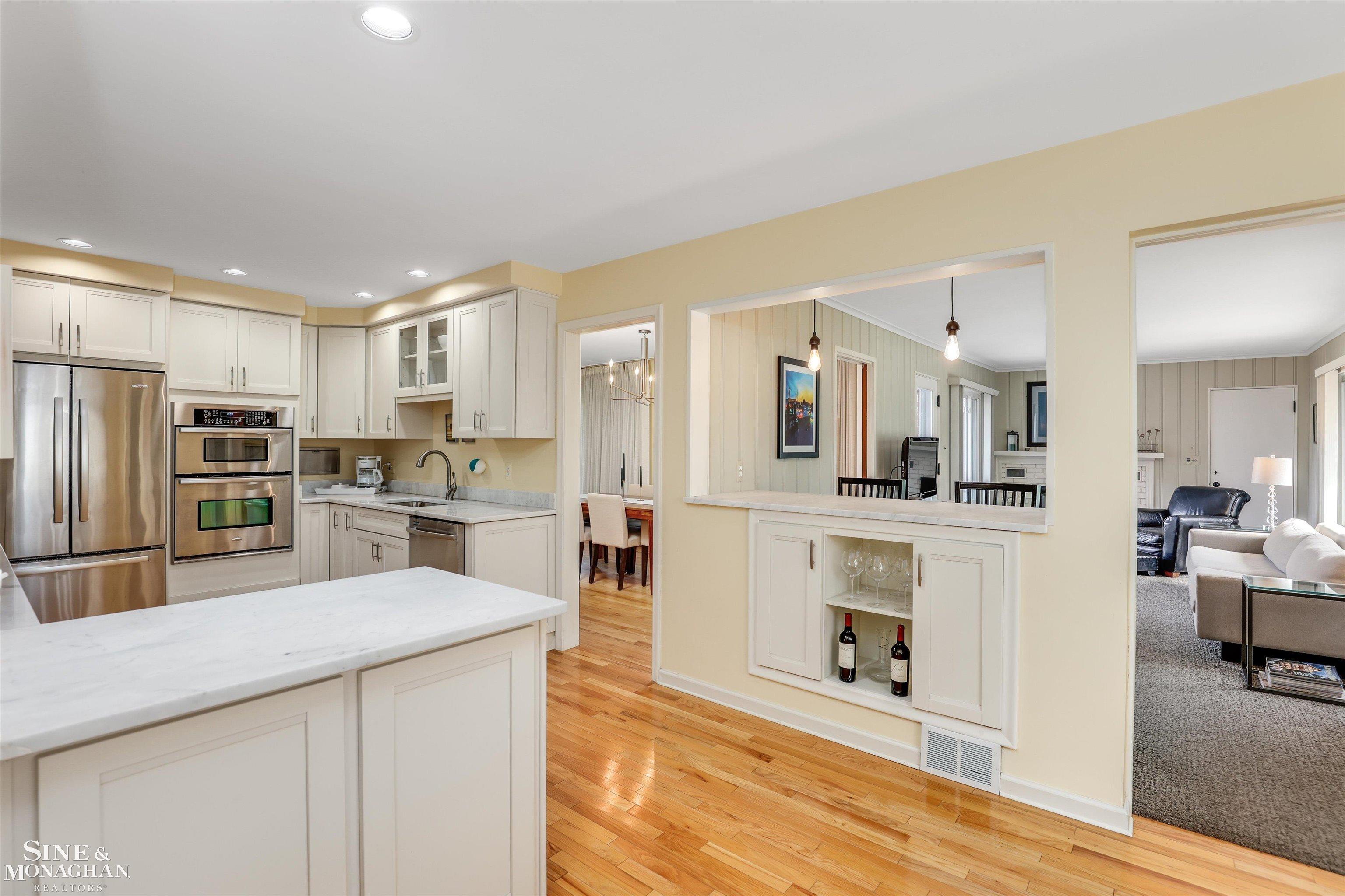 50 Hampton Road Grosse Pointe, MI 48236 - Photo 18 of 37 50142200-6142c0bf-07c1-4e18-9c9d-d42e5c7da5a5.JPG