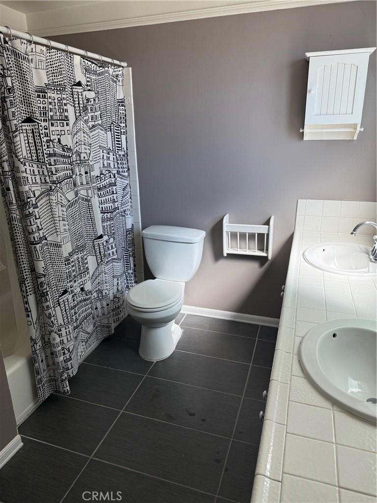 2002 Malcolm Street Simi Valley, CA 93065 - Photo 15 of 18 Upstairs bathroom