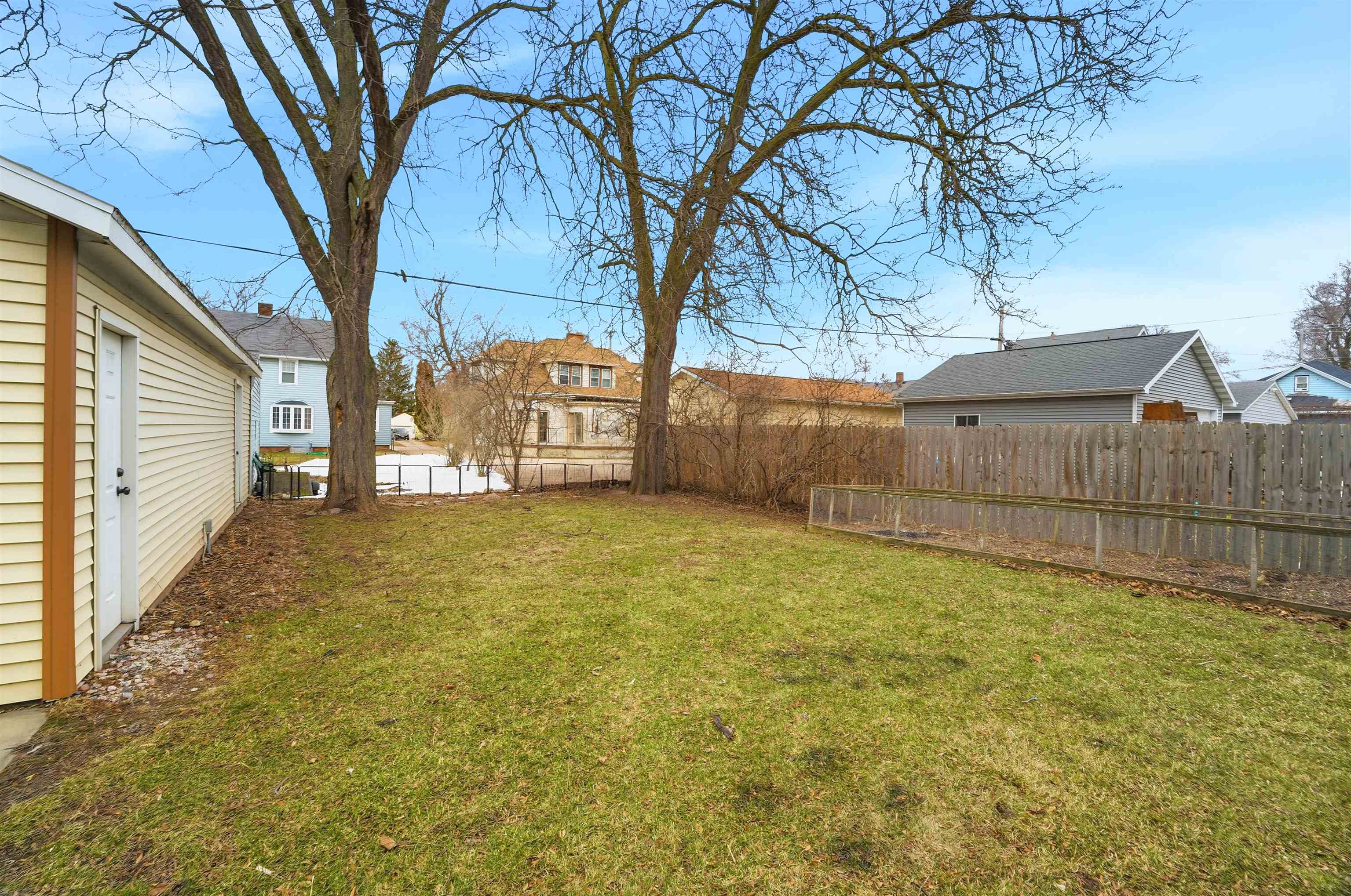 348 Broad Street Menasha, WI 54952 - Photo 39 of 40