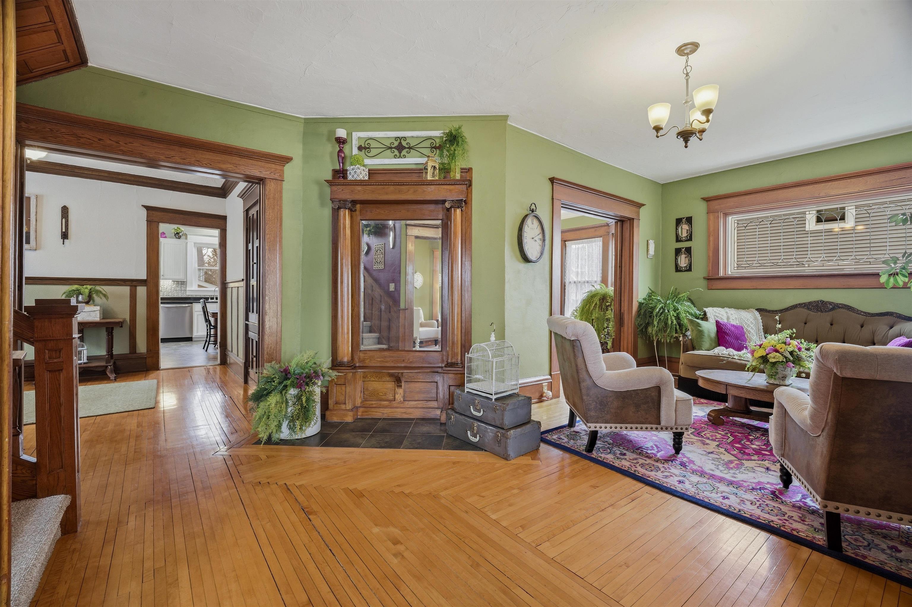 348 Broad Street Menasha, WI 54952 - Photo 4 of 40