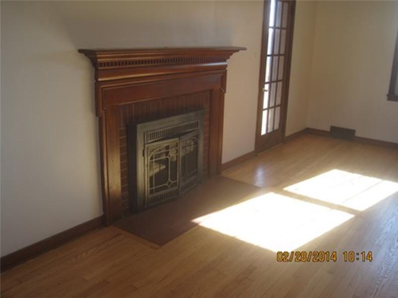 639 Ridge Road Ambridge, PA 15003 - Photo 3 of 8 Living Room.