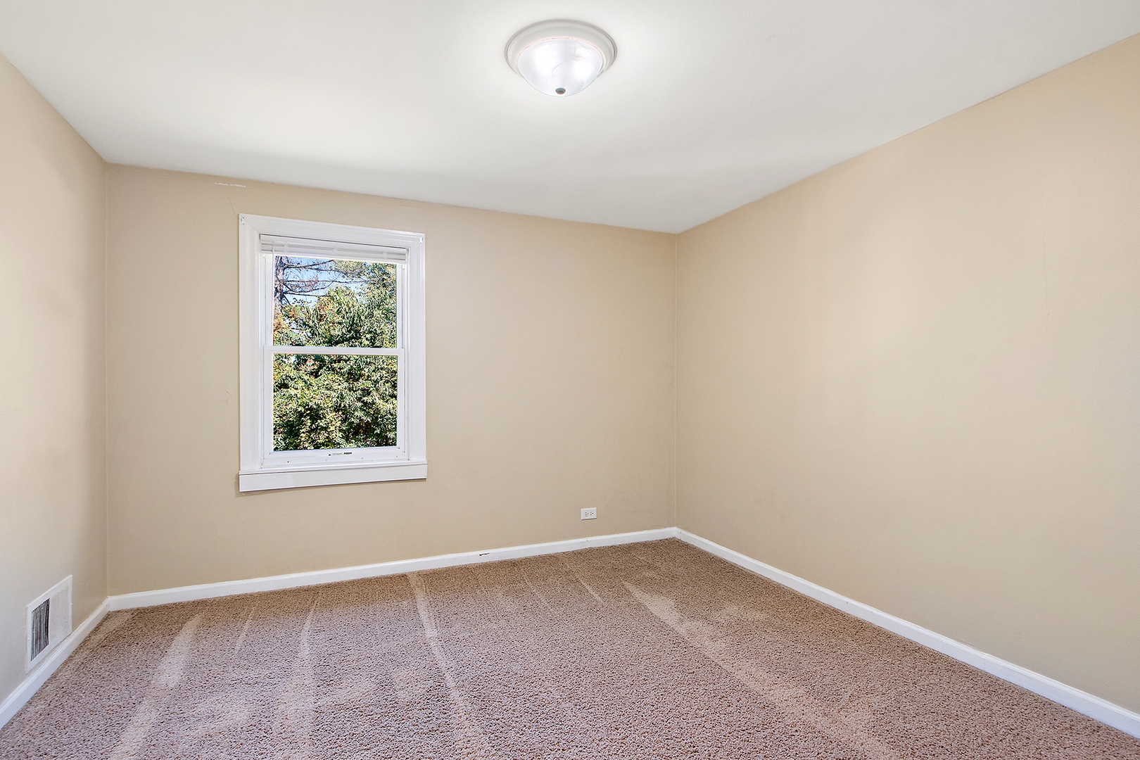 1718 West 187th Street Homewood, IL 60430 - Photo 18 of 28 an empty room with a window