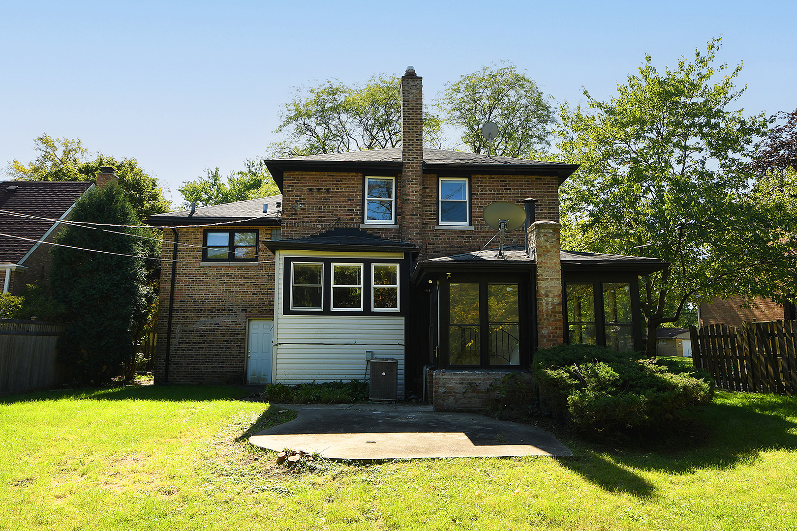 1718 West 187th Street Homewood, IL 60430 - Photo 21 of 28 a front view of a house with garden