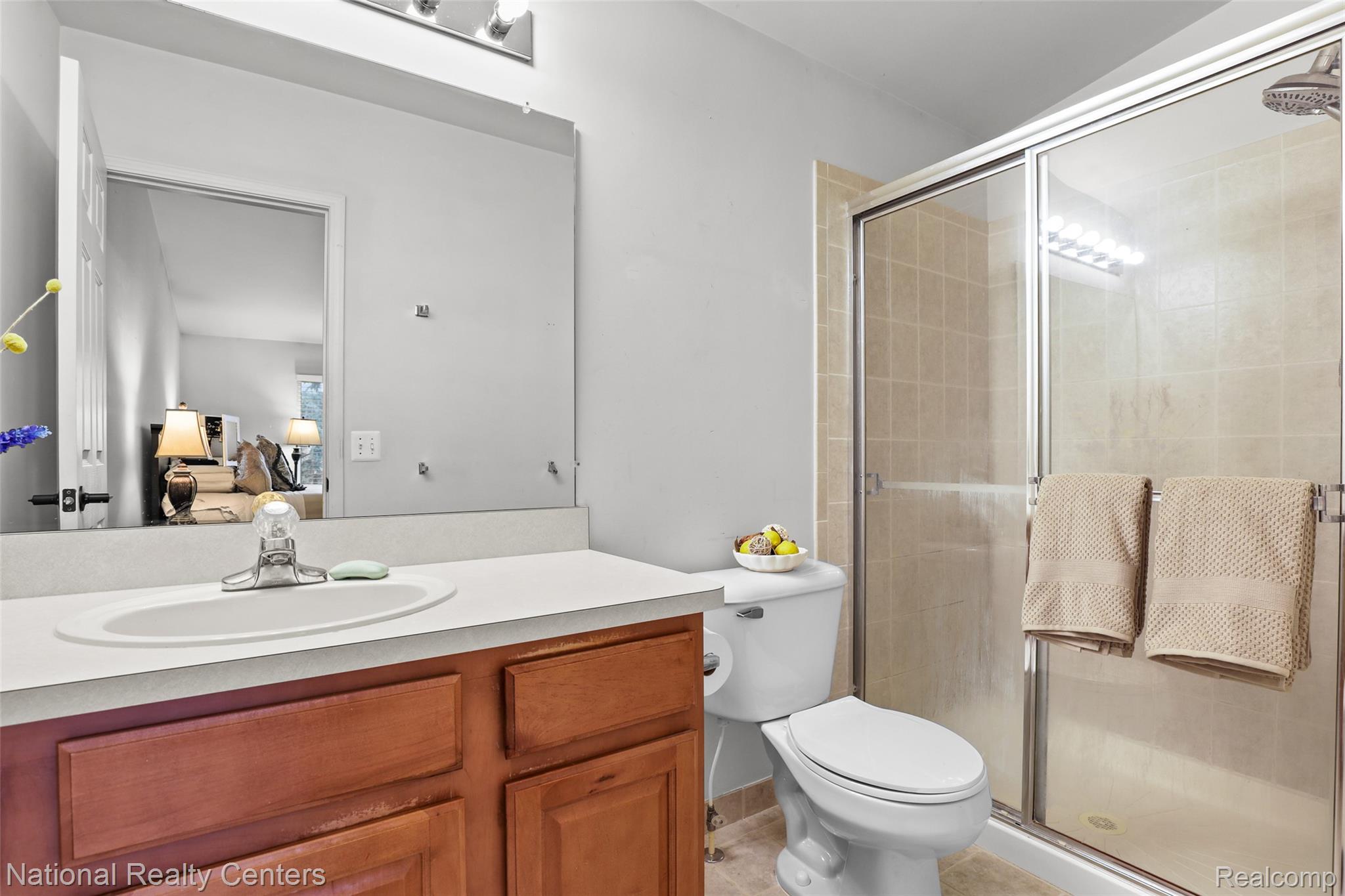 779 Red Run Drive Troy, MI 48085 - Photo 20 of 32 Suite Bathroom