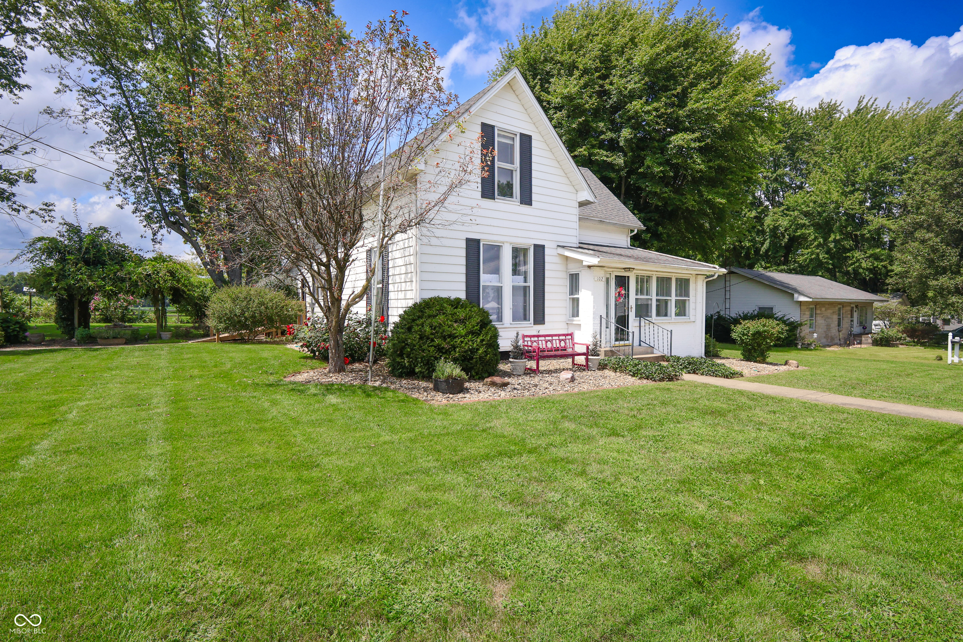 102 Center Street Elizabethtown, IN 47232 - Photo 2 of 59