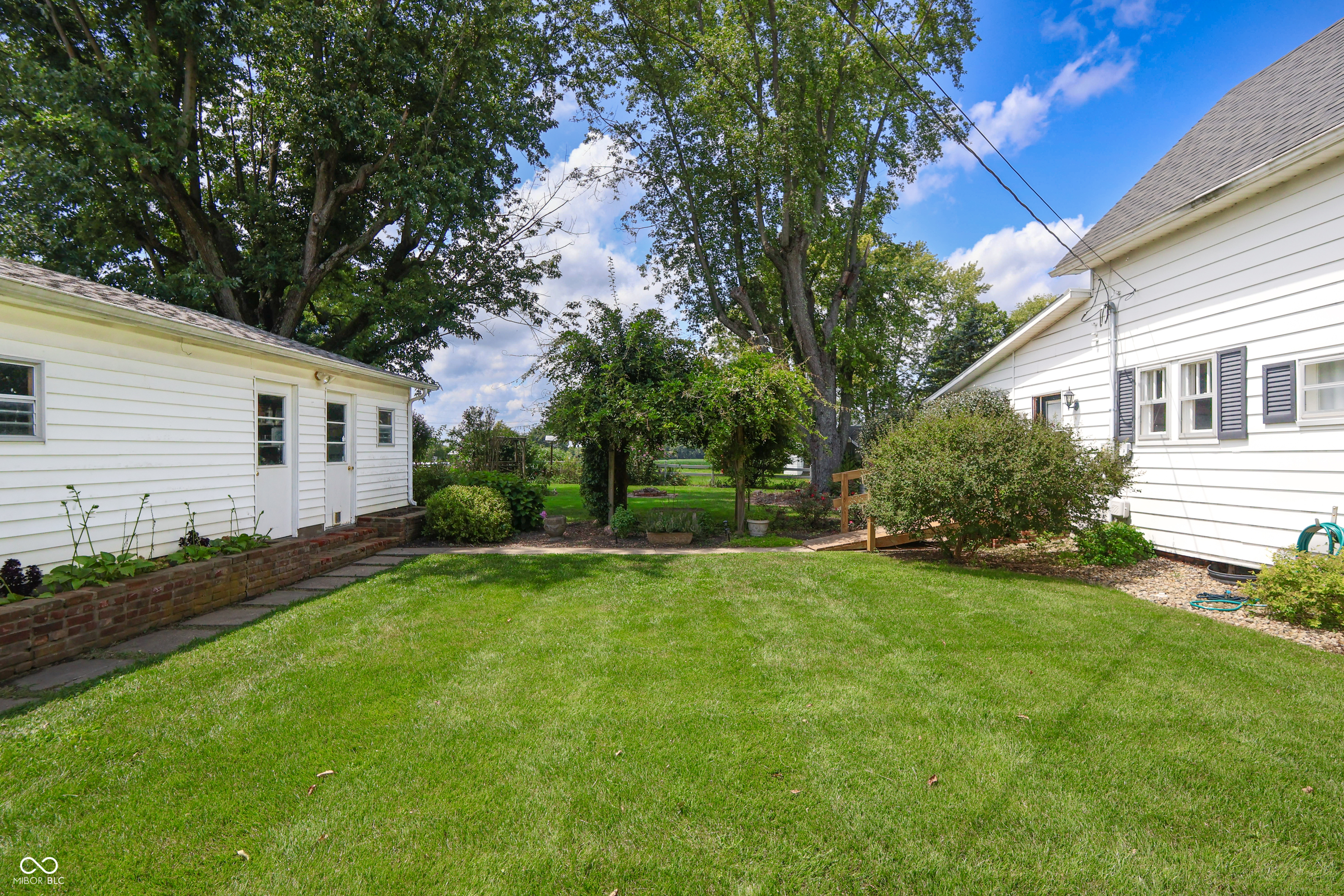 102 Center Street Elizabethtown, IN 47232 - Photo 4 of 59