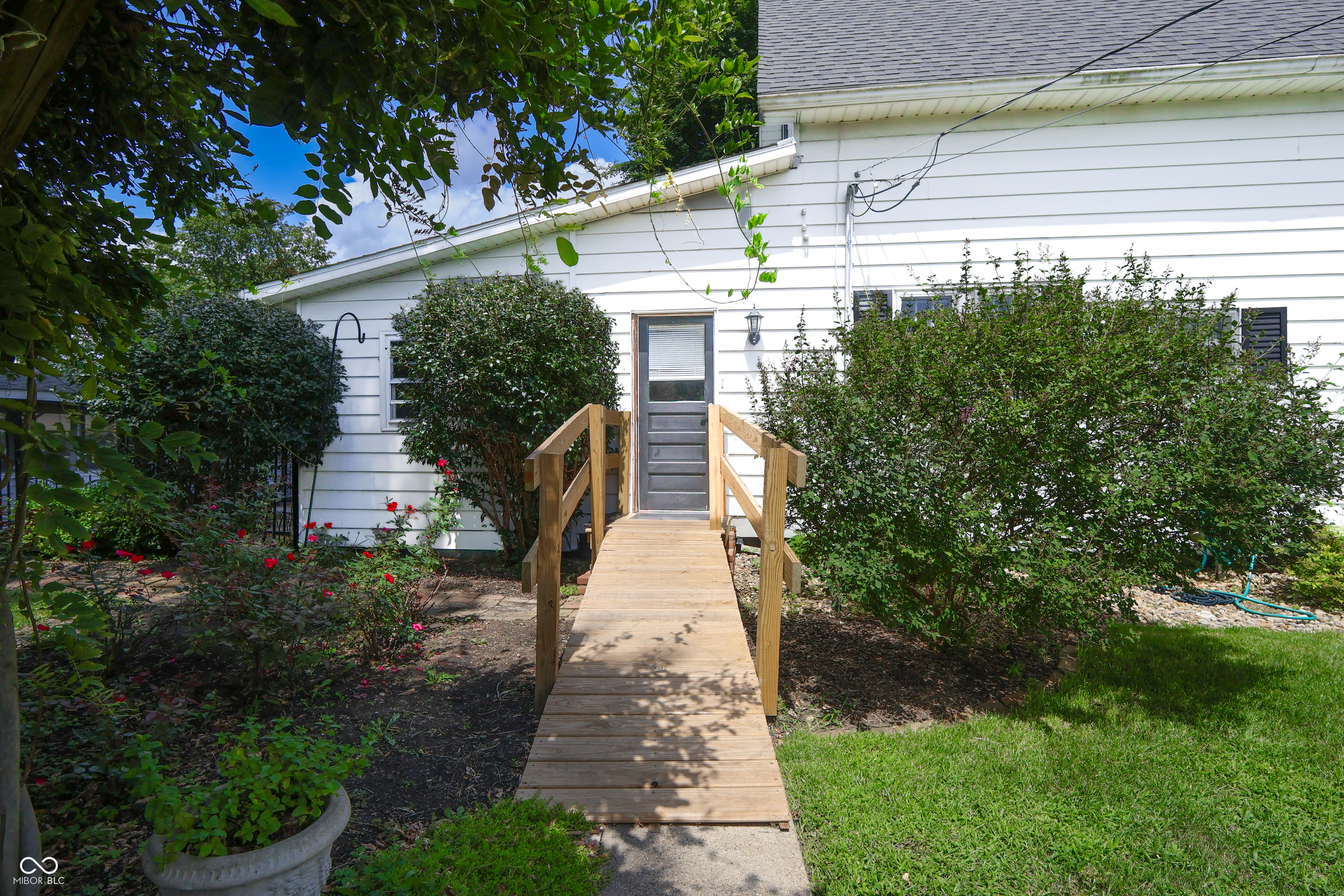 102 Center Street Elizabethtown, IN 47232 - Photo 6 of 59