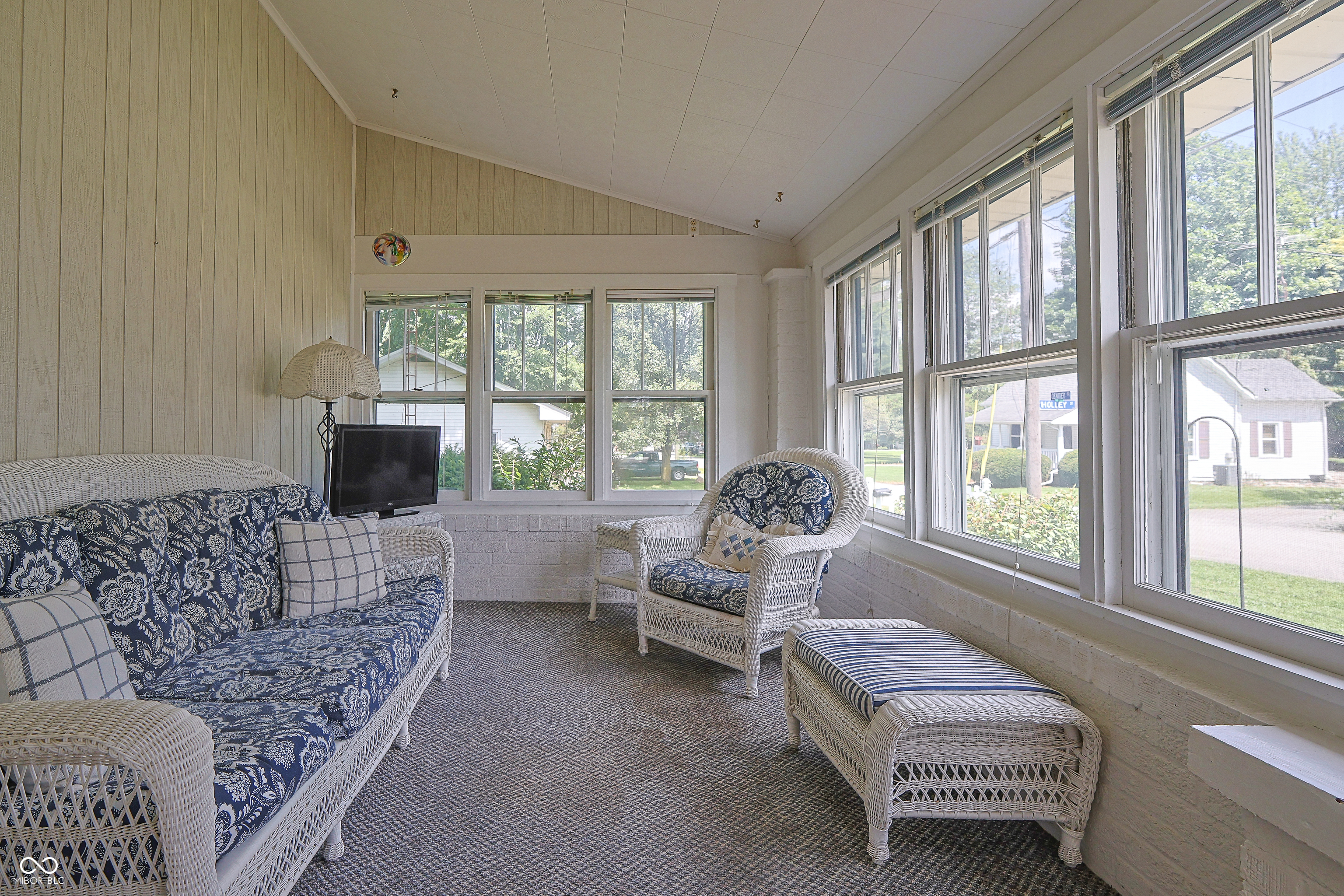 102 Center Street Elizabethtown, IN 47232 - Photo 9 of 59