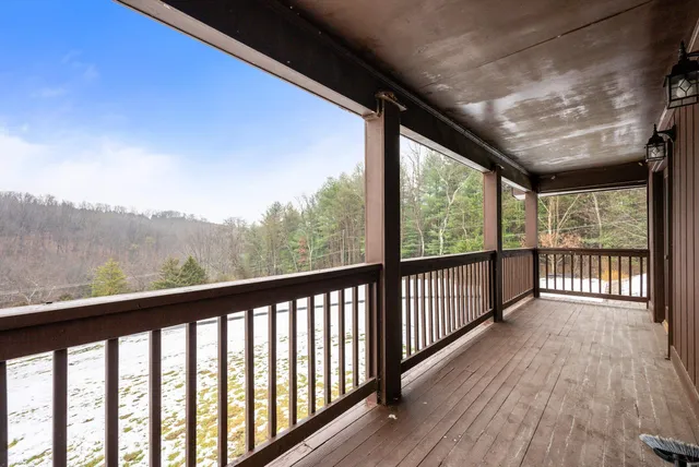 an empty room with closet and a ceiling fan