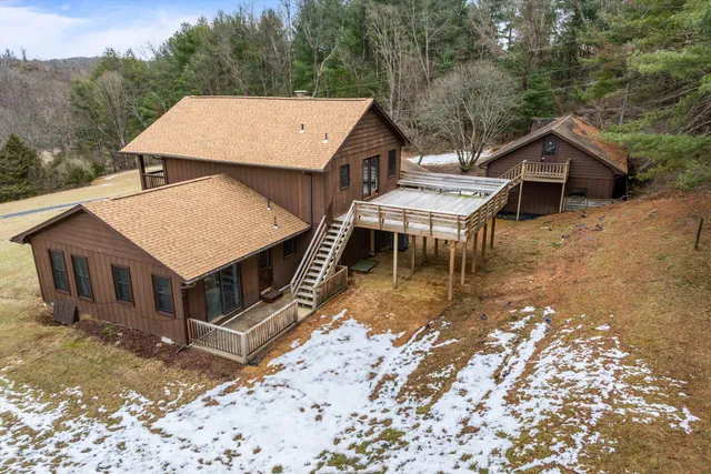a view of a backyard of the house