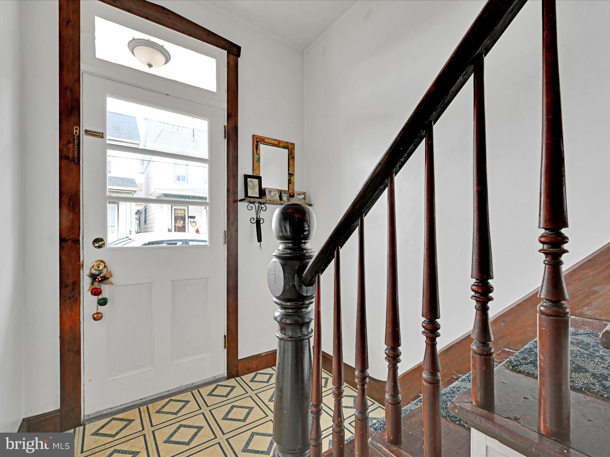 36 East Washington Street Elizabethtown, PA 17022 - Photo 14 of 32 2nd Floor/Upper Apartment Entry