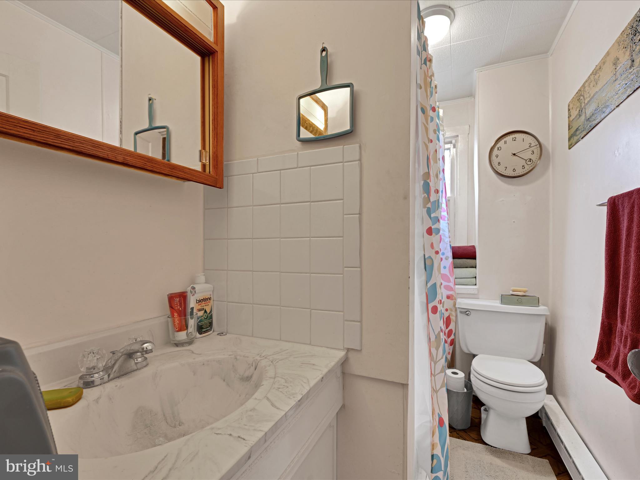 36 East Washington Street Elizabethtown, PA 17022 - Photo 22 of 32 2nd Floor Apartment Bathroom