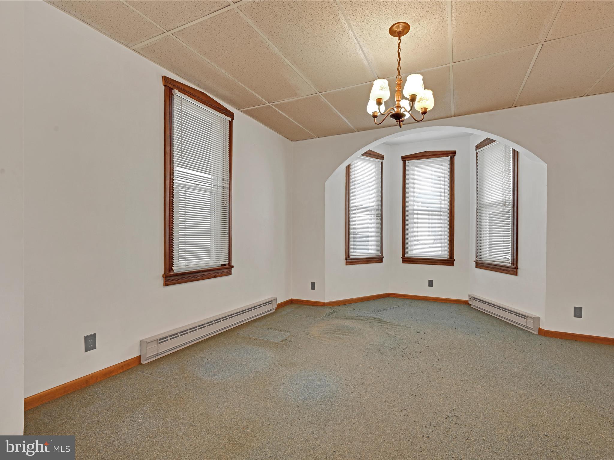 36 East Washington Street Elizabethtown, PA 17022 - Photo 4 of 32 1st Floor/Lower Apartment Living Room