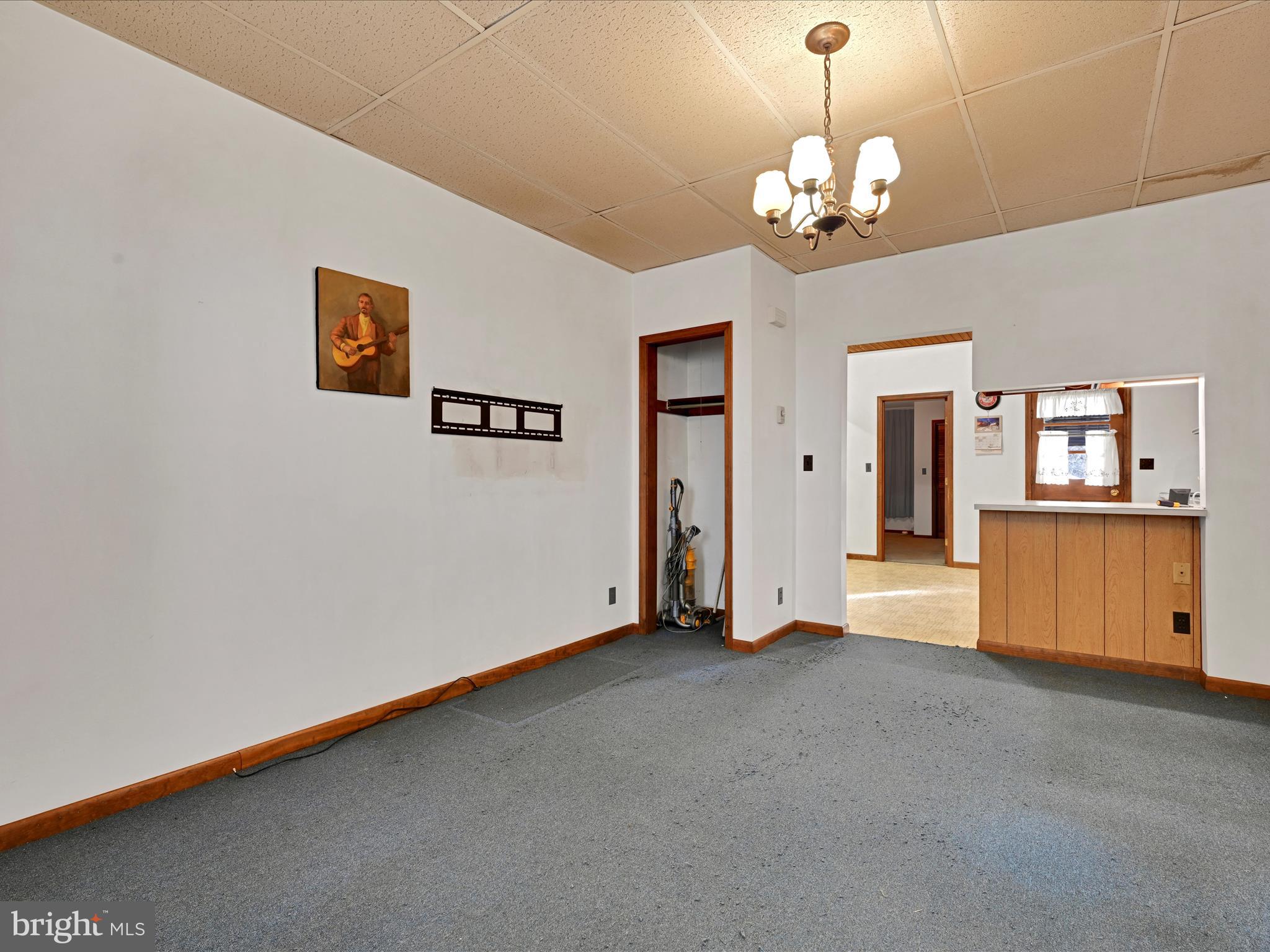 36 East Washington Street Elizabethtown, PA 17022 - Photo 5 of 32 1st Floor Apartment Living Room