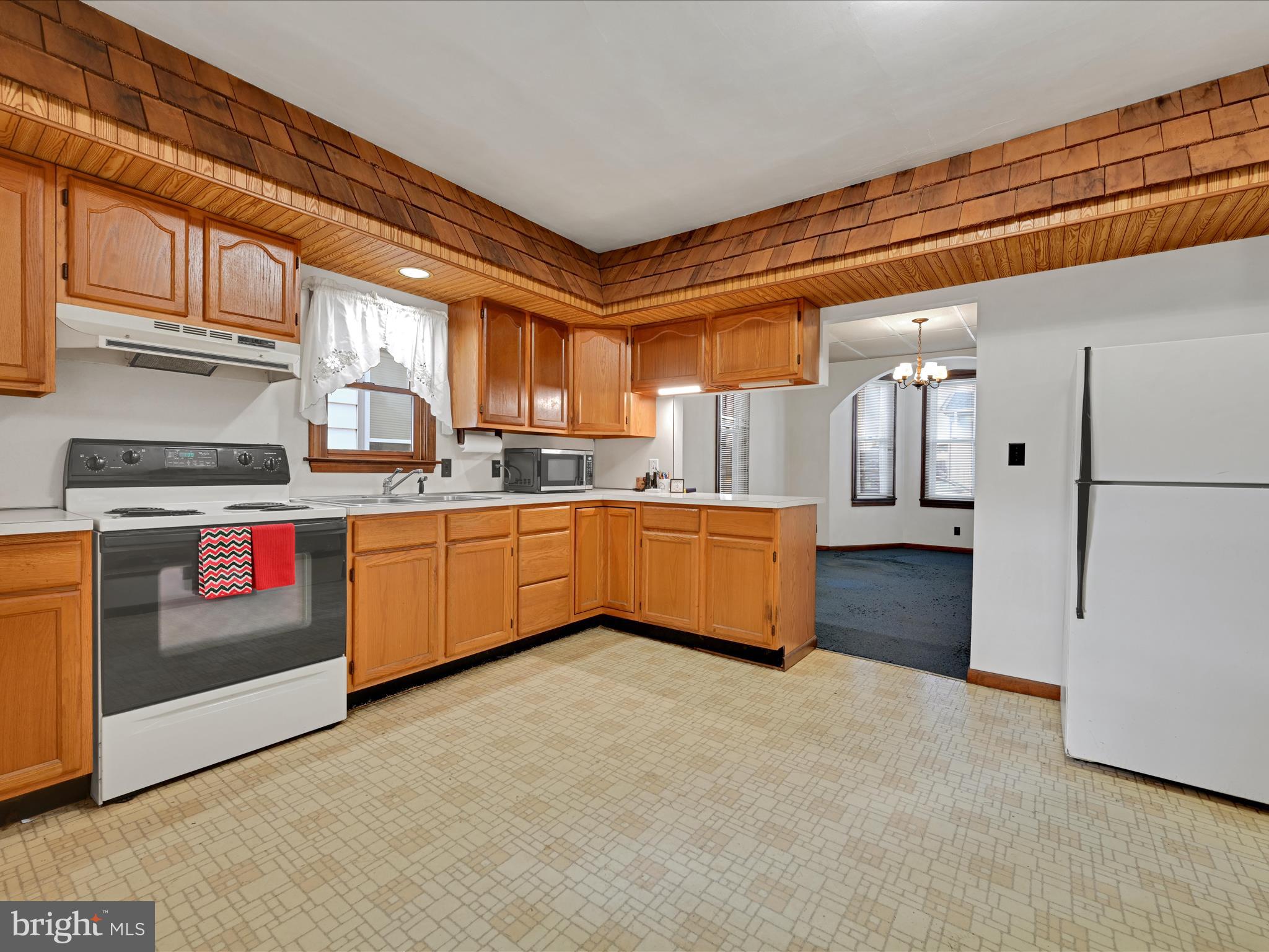 36 East Washington Street Elizabethtown, PA 17022 - Photo 6 of 32 1st Floor Apartment Kitchen