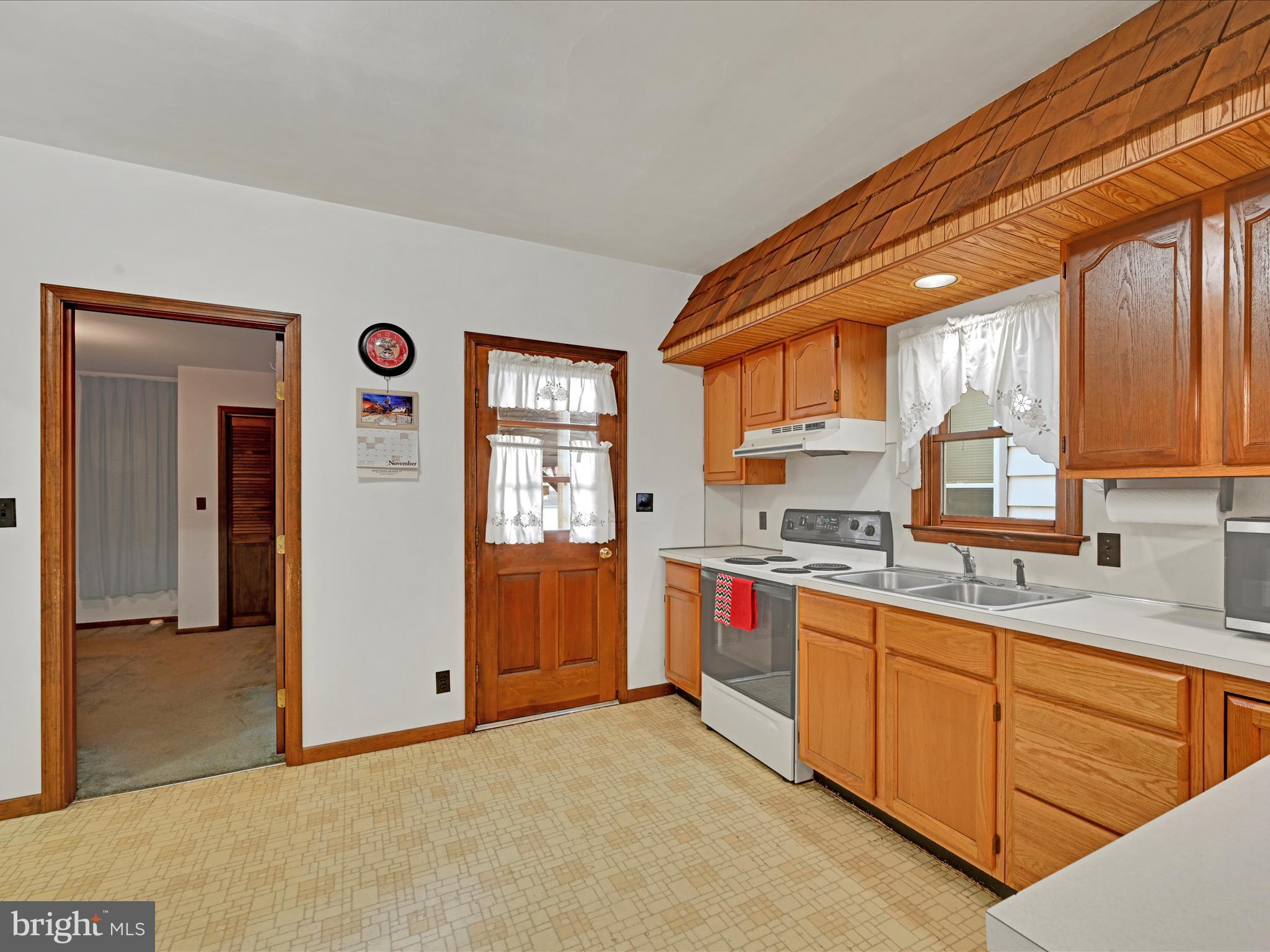 36 East Washington Street Elizabethtown, PA 17022 - Photo 8 of 32 1st Floor Apartment Kitchen