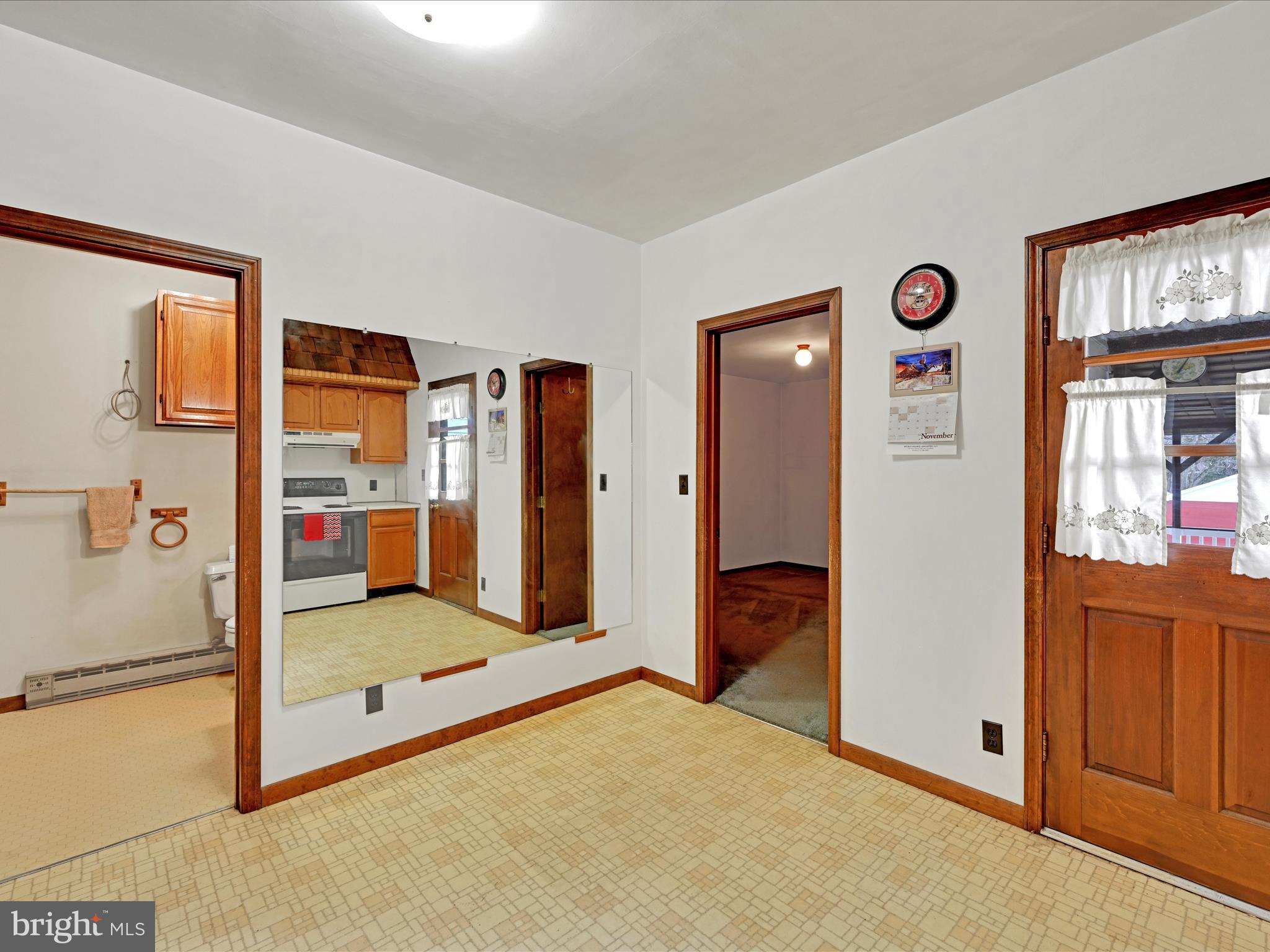36 East Washington Street Elizabethtown, PA 17022 - Photo 9 of 32 1st Floor Apartment Kitchen