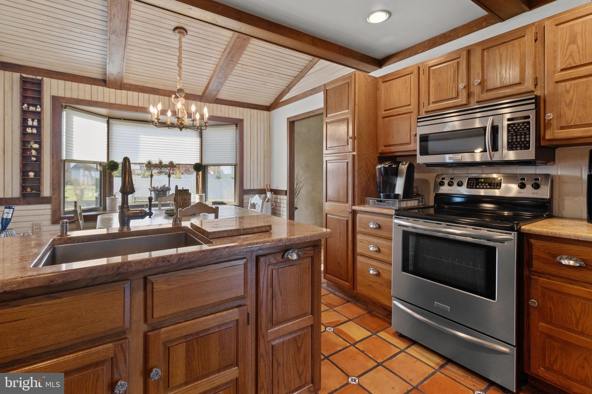 63 Lempa Road Southampton, PA 18966 - Photo 11 of 38 Kitchen w/ Stainless Appliances