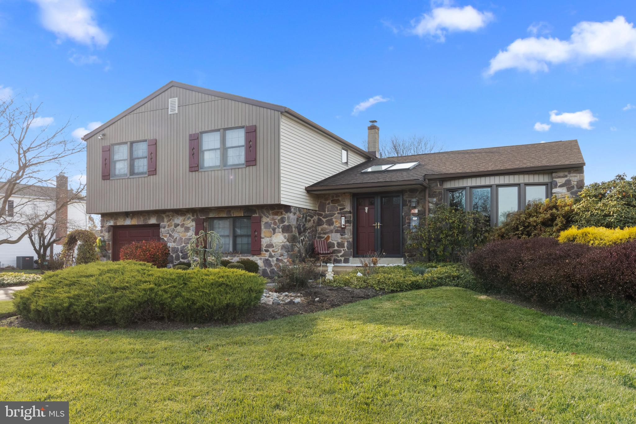63 Lempa Road Southampton, PA 18966 - Photo 3 of 38 Lush Landscaping
