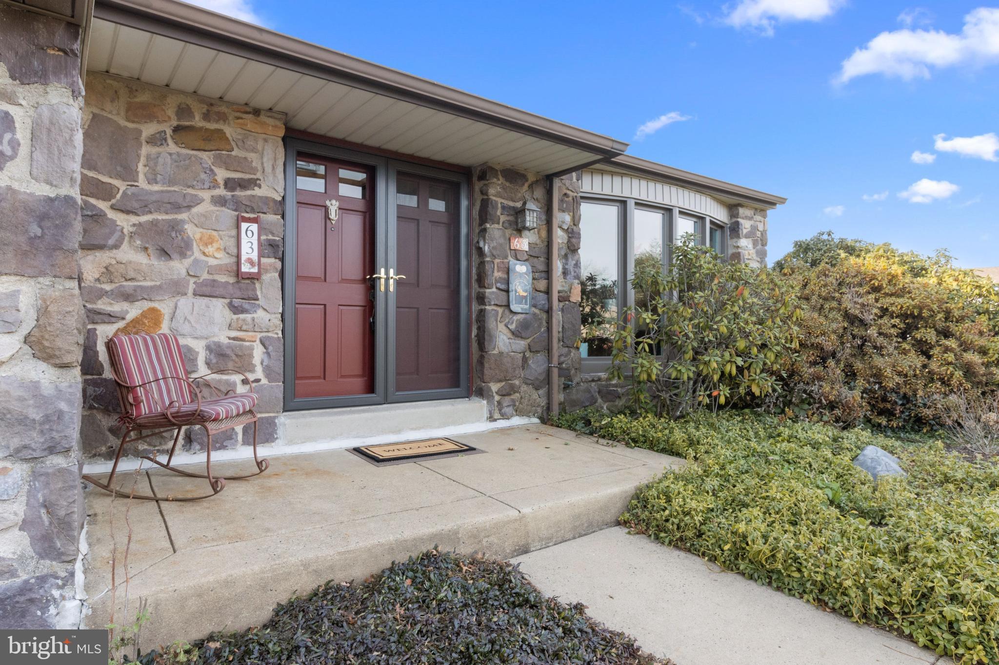 63 Lempa Road Southampton, PA 18966 - Photo 4 of 38 Front Entry Porch