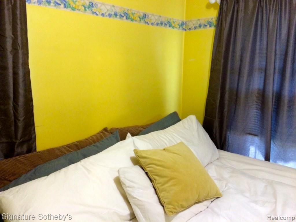 56 Amherst Road Pleasant Ridge, MI 48069 - Photo 10 of 28 1st Floor Bedroom