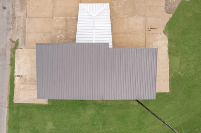 $2,700 | 401 East Main Street, Eagle Lake, TX 77434