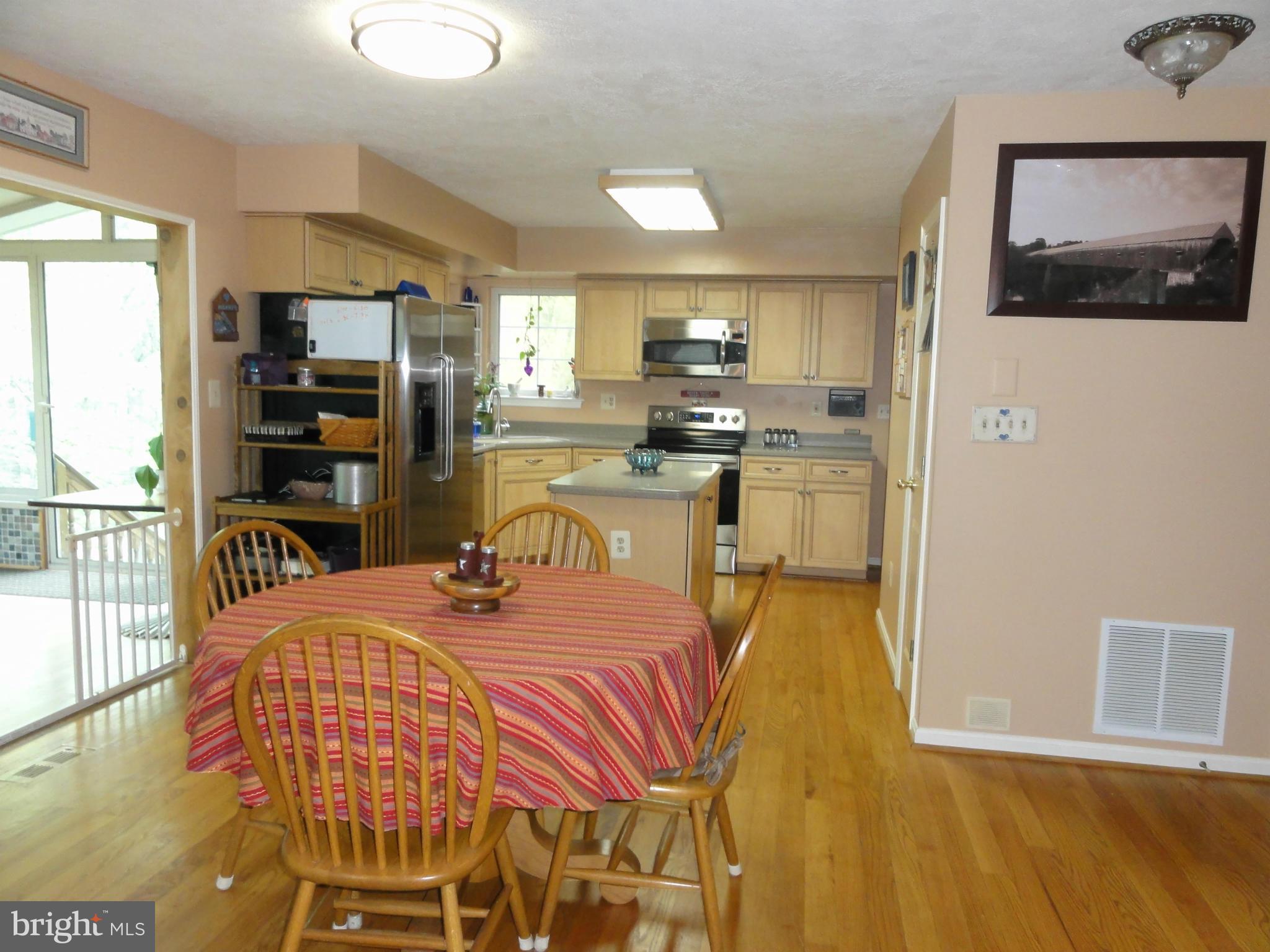 636 Cleveland Road Linthicum, MD 21090 - Photo 3 of 26 Kitchen