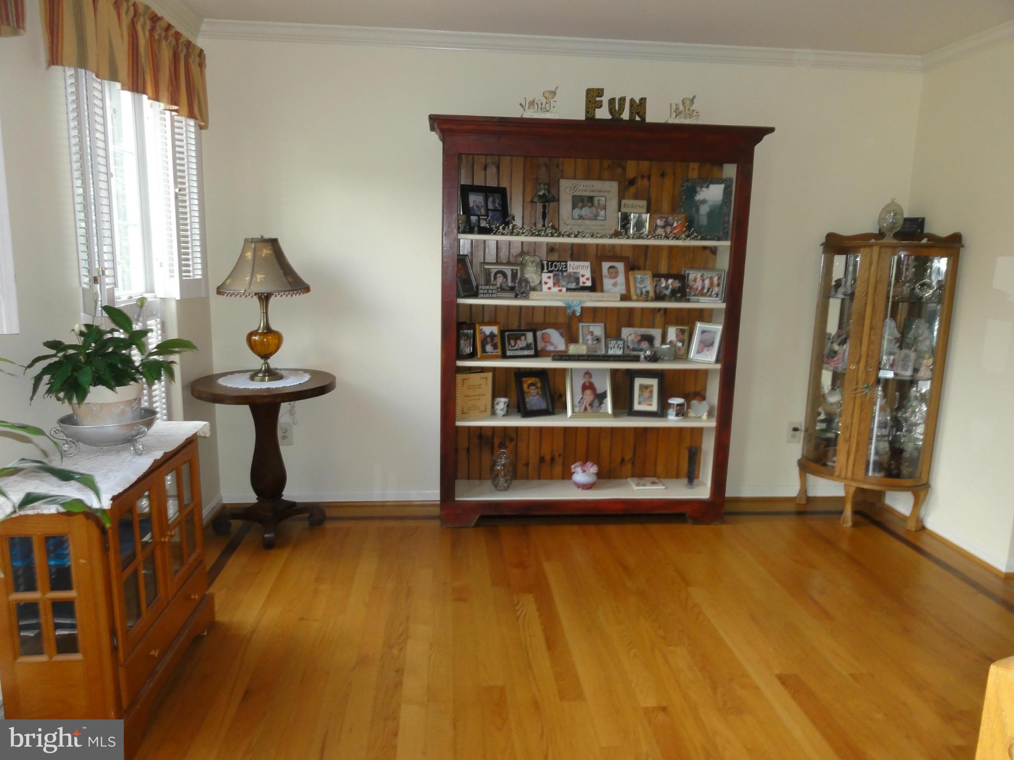 636 Cleveland Road Linthicum, MD 21090 - Photo 5 of 26 Living Room