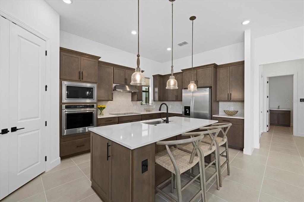 16211 Hidden Oak Loop Lakewood Ranch, FL 34211 - Photo 9 of 42