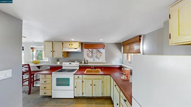 $999,000 | 5716 Merriewood Drive, Oakland, CA 94611