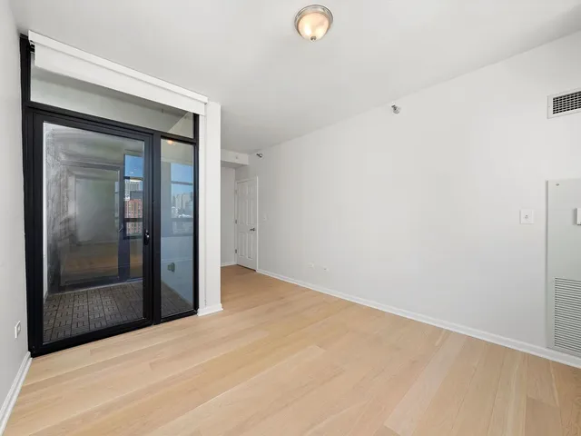 $4,000 | 1255 South State Street, Unit 1703, Chicago, IL 60605