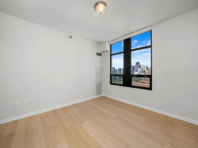 $4,000 | 1255 South State Street, Unit 1703, Chicago, IL 60605