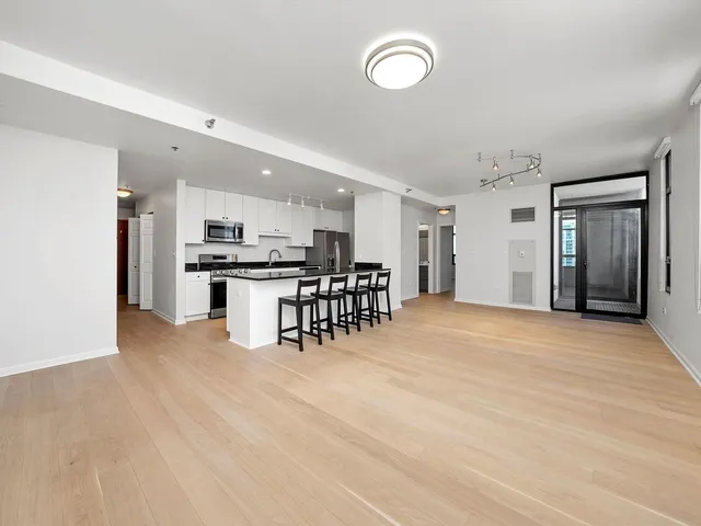 $4,000 | 1255 South State Street, Unit 1703, Chicago, IL 60605