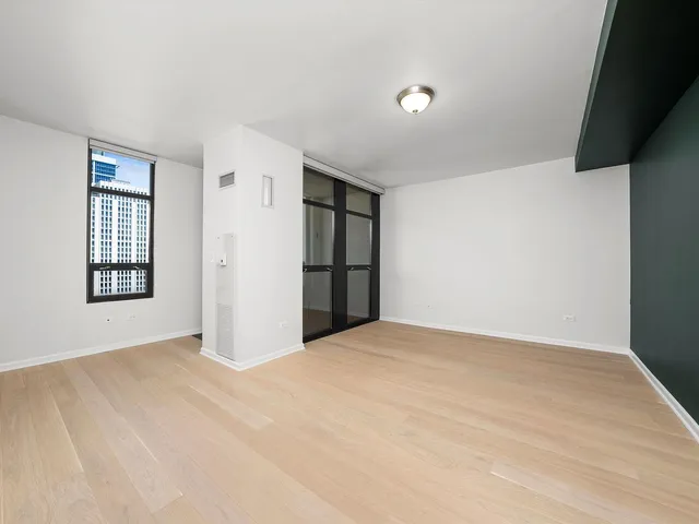 $4,000 | 1255 South State Street, Unit 1703, Chicago, IL 60605