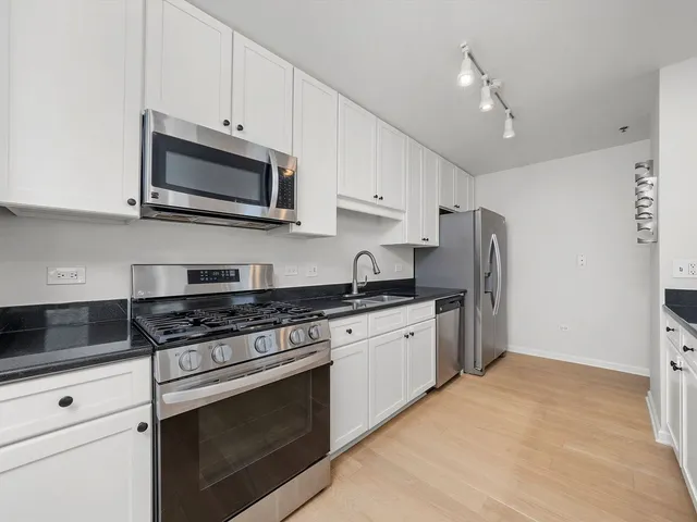 $4,000 | 1255 South State Street, Unit 1703, Chicago, IL 60605