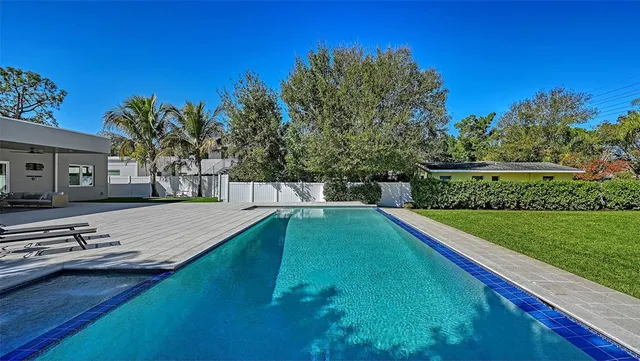 $2,290,000 | 2215 Datura Street, Sarasota, FL 34239
